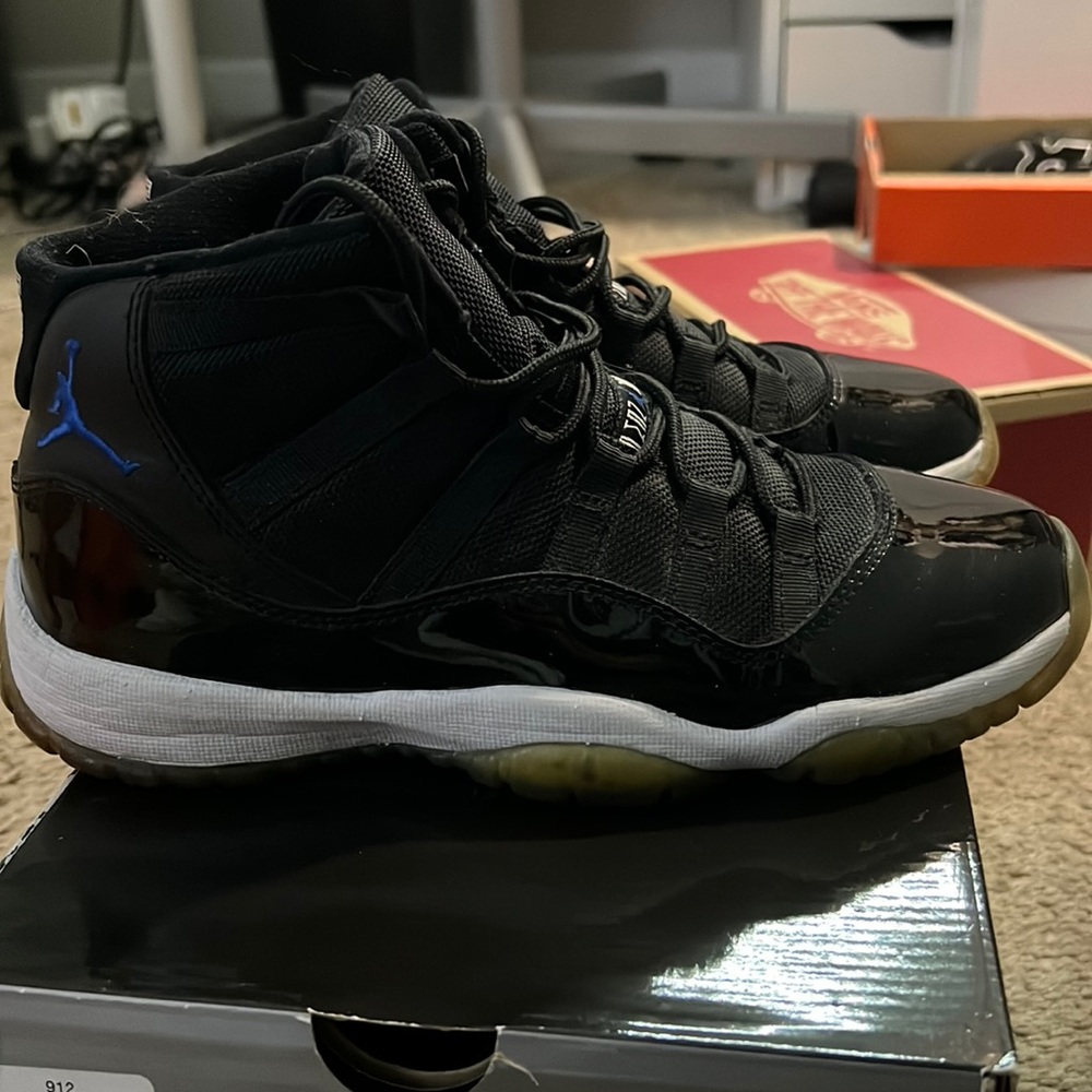 Jordan 11 Space Jam 2009 size 5.5Y (7 womens)